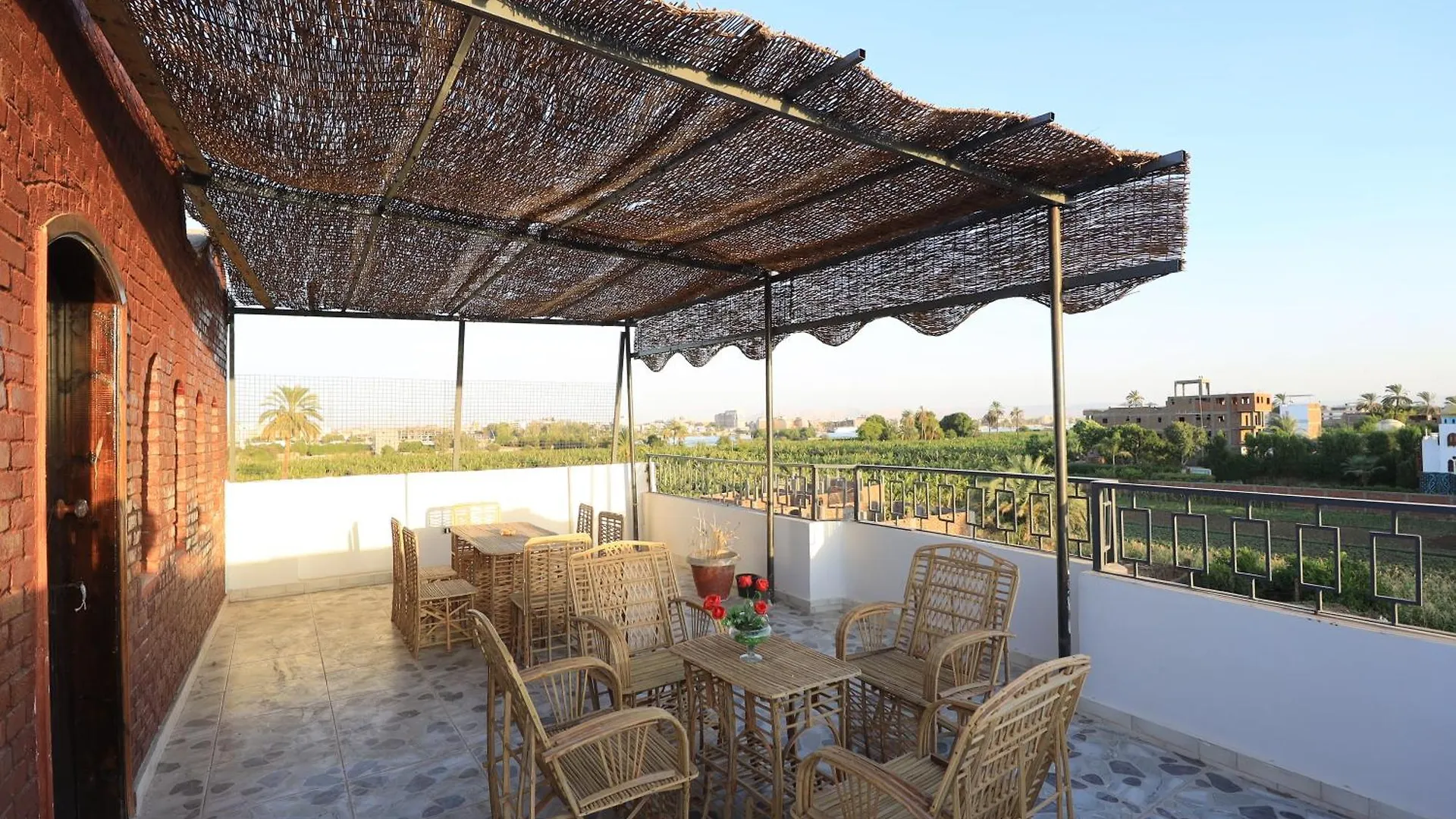 Redhouse Apartment Luxor